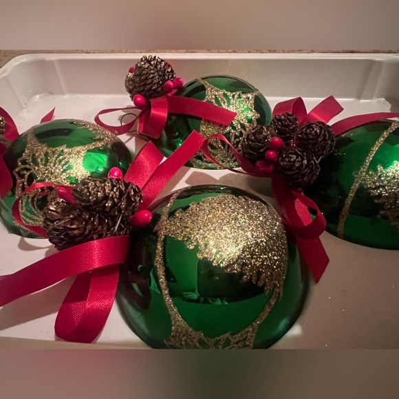 VTG Box of 4 Victoria Collection Green Gold Glitter Glass Christmas Ornaments - Picture 4 of 5